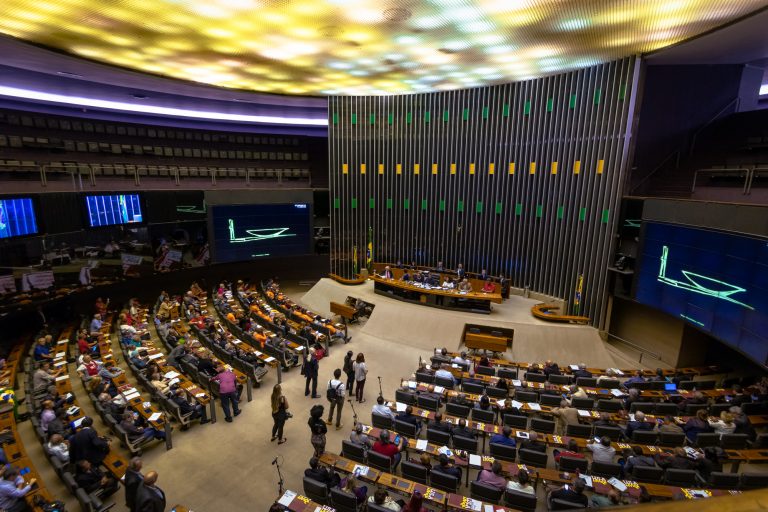 As candidaturas podem ser registradas até as 13h30 deste sábado (1º), mas o cenário atual indica uma configuração sem representantes do segundo maior colégio eleitoral do país. Foto: Câmara