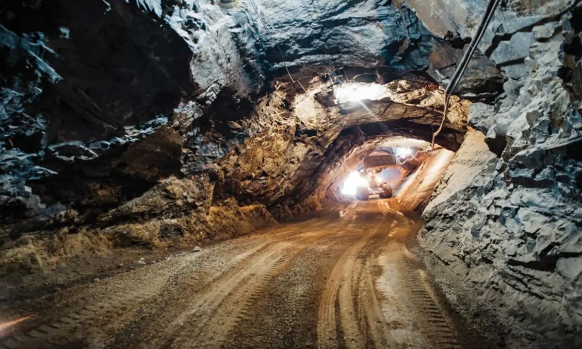 Foto mostra área de operação subterrânea da CBL, em Araxá.