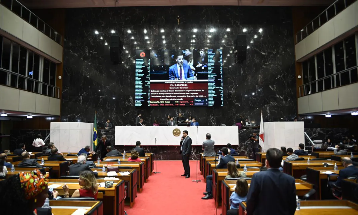 Foto mostra o plenário da ALMG