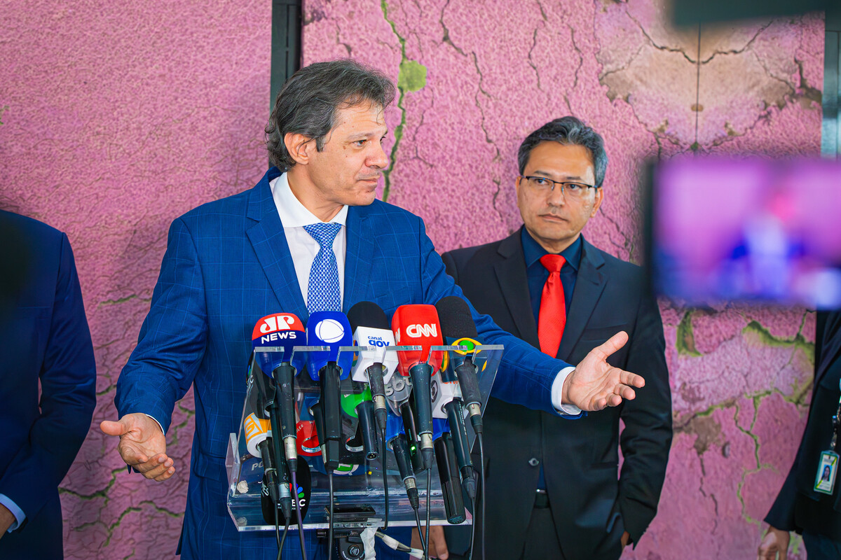 Fernando Haddad e Robinson Barreirinhas na coletiva do Pix