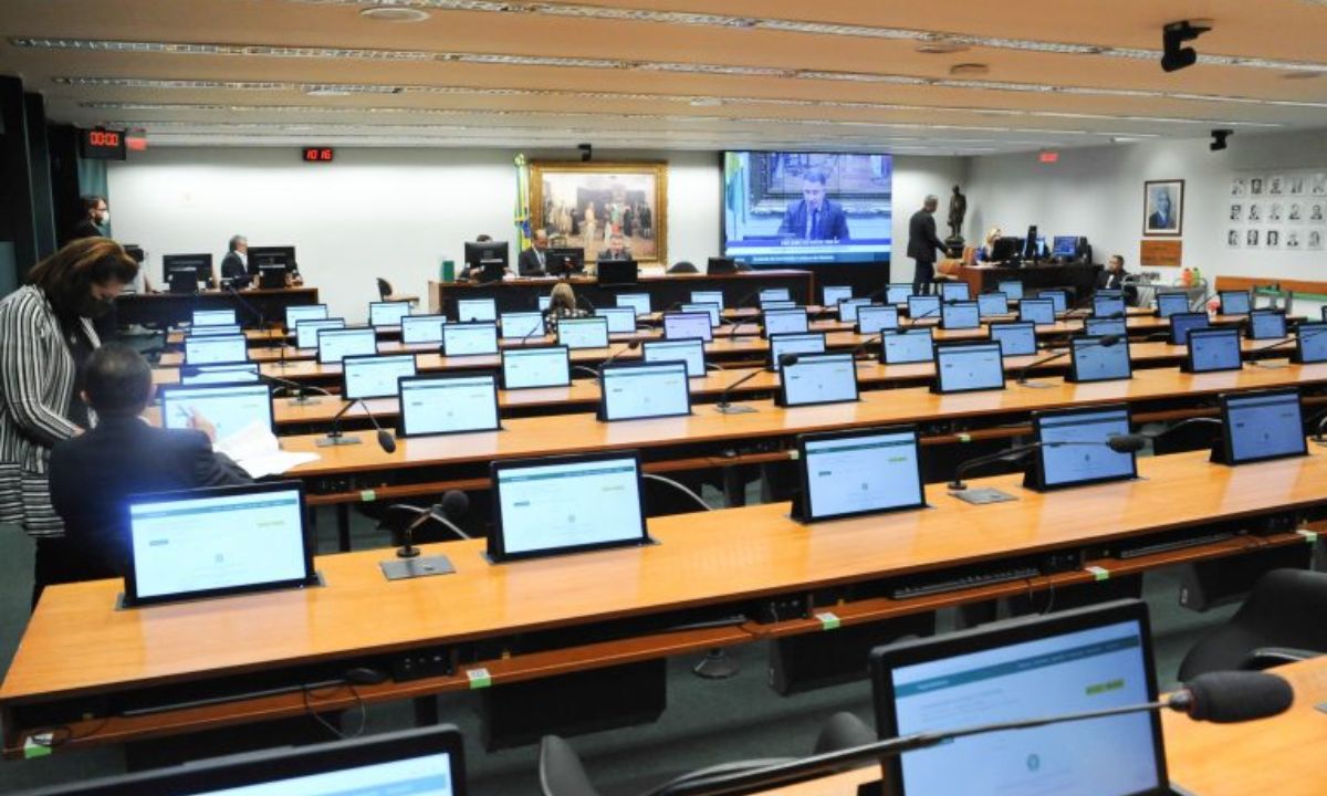 Foto mostra um dos plenários da Câmara dos Deputados