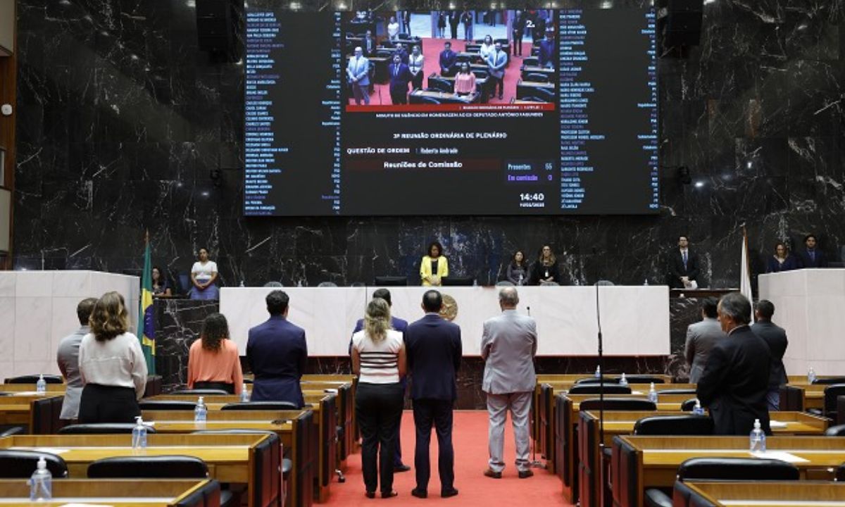 Foto mostra o plenário da Assembleia