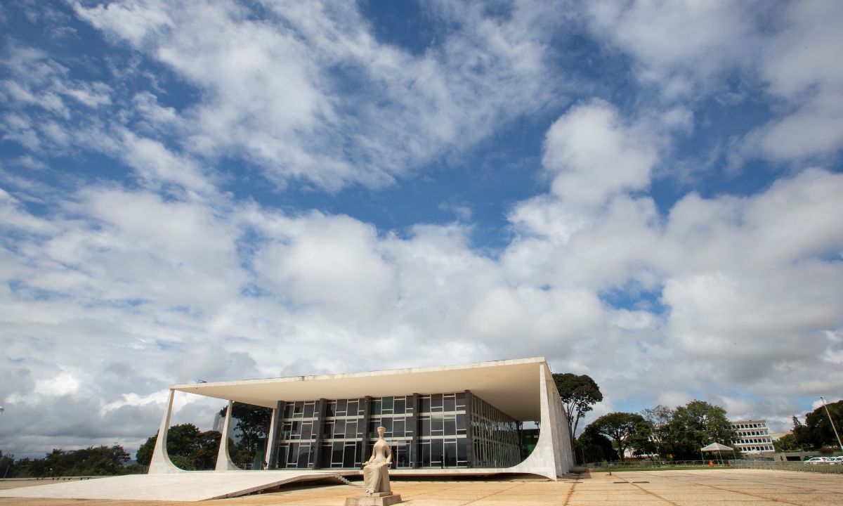 Foto mostra a fachada do STF