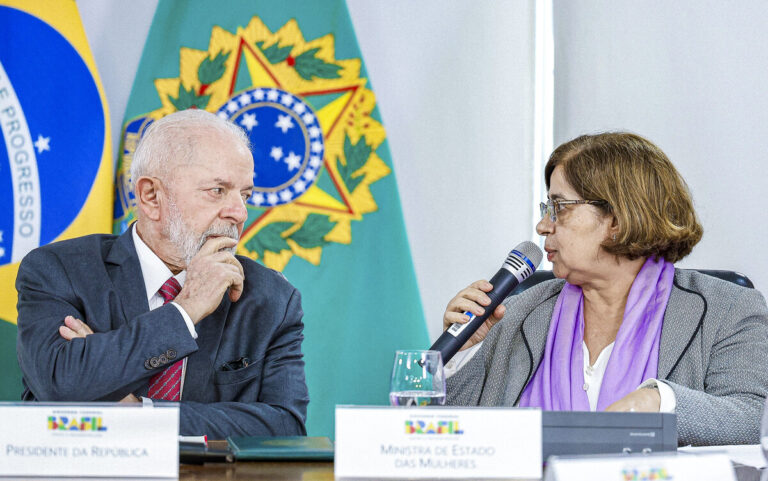 Lula e ministra Cida Gonçalves