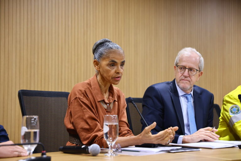 Marina Silva em coletiva de imprensa na sede do PrevFogo, no Ibama, em Brasília-DF, para anunciar medidas para o estado de emergência ambiental, incluindo reforço no combate a incêndios e monitoramento intensificado