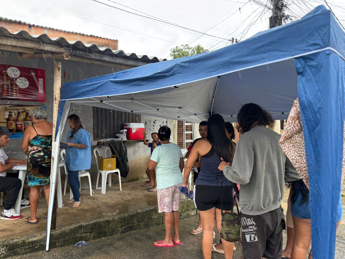 A Secretaria de Saúde de Santa Luzia montou duas tendas de atendimento para auxiliar as famílias afetadas pelas chuvas de quarta-feira (janeiro de 2025)