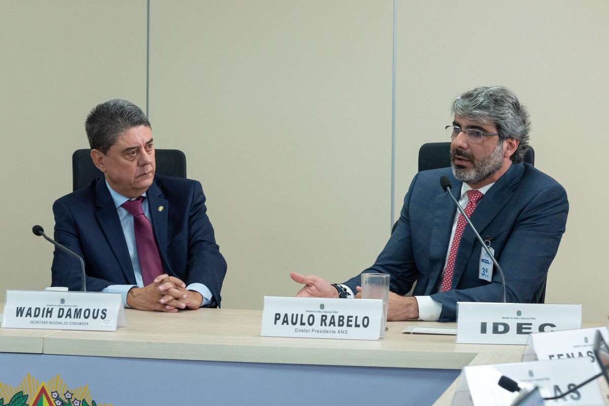 Wadih e Paulo Rabelo na reunião com planos de saúde