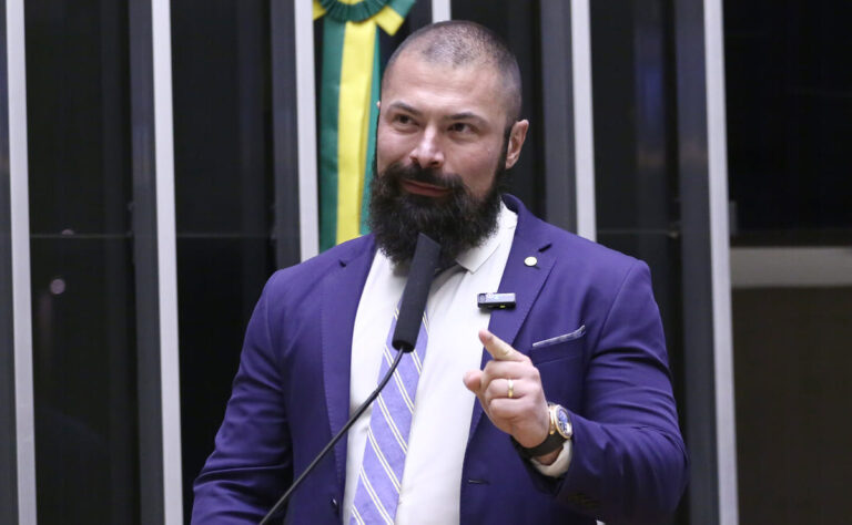 Delegado Paulo Bilynskyj (PL-SP) no plenário da Câmara