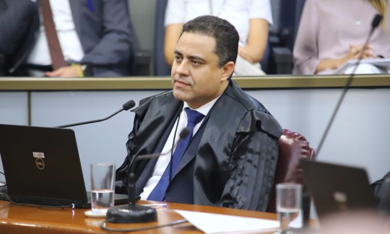 O conselheiro substituto Adonias Monteiro.