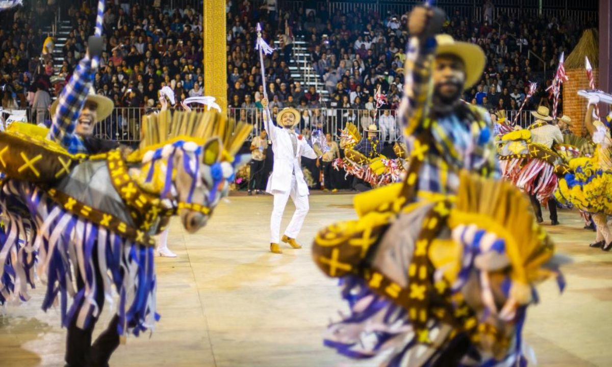 Arraial da capital mineira tem competição de quadrilhas juninas como ponto alto.