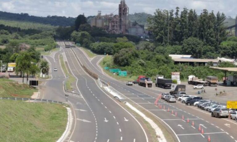Foto mostra estrada estadual