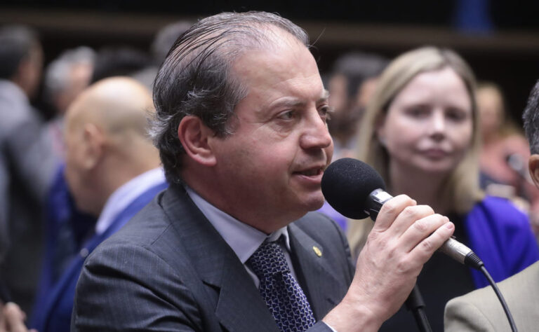 Rodrigo de Castro (União-MG) no plenário da Câmara