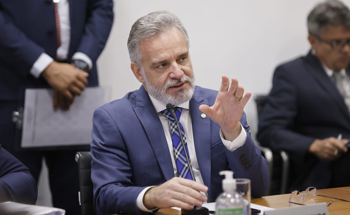 Gilberto Abramo em reunião de líderes na Câmara em abril de 2025