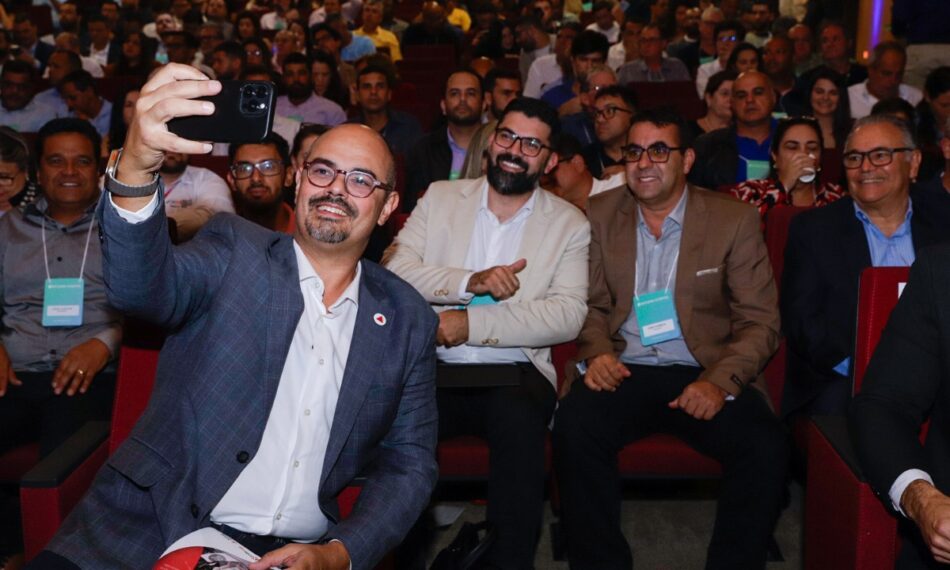 O vice-governador Mateus Simões