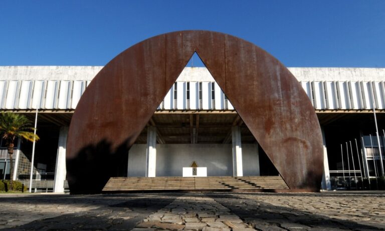 A fachada da Assembleia de Minas