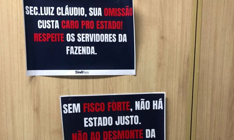 Cartazes contra Luiz Cláudio Gomes