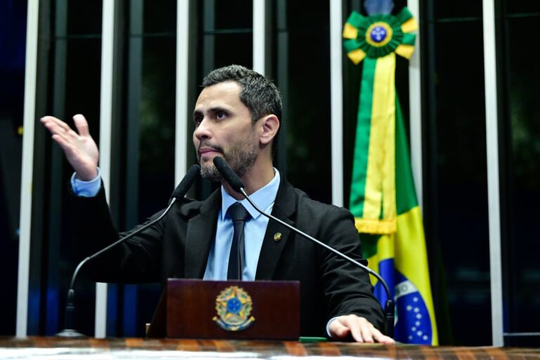 Cleitinho no plenário do Senado