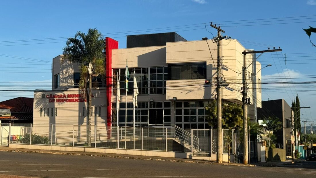 Justiça condena ex-prefeito mineiro a devolver R$ 137 mil por contratar shows sem licitação