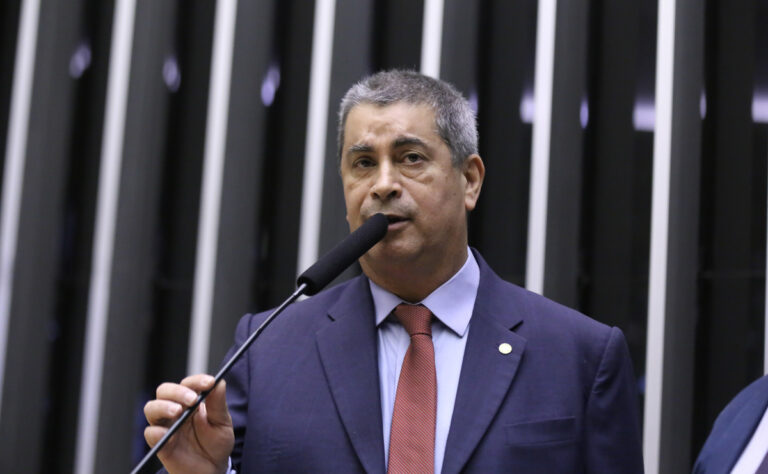 Coronel Tadeu no plenário