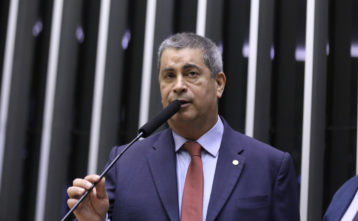 Coronel Tadeu no plenário