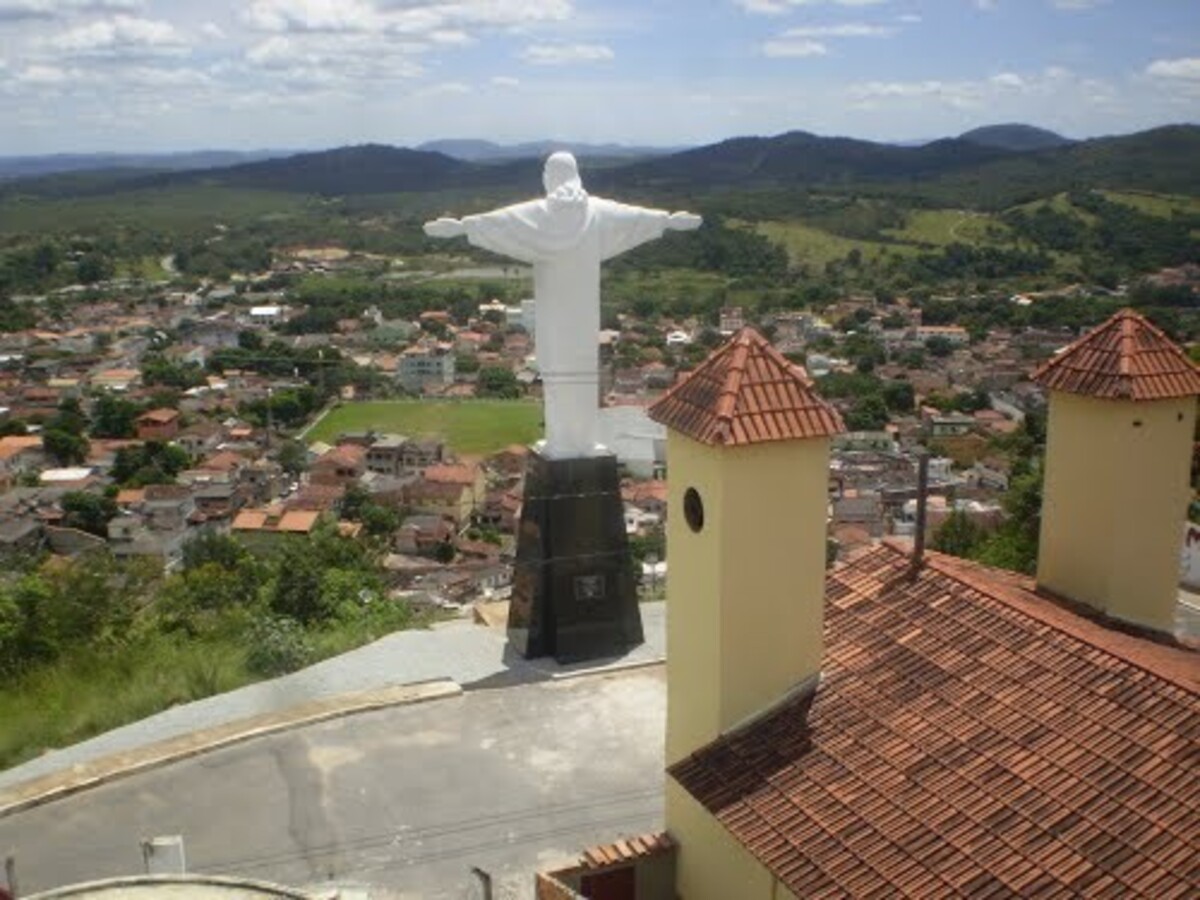 Cristo do Mirante, em Esmeraldas