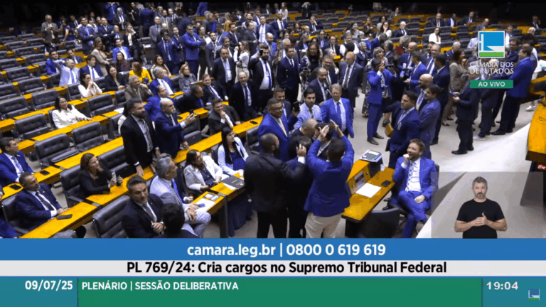 Janones no plenário