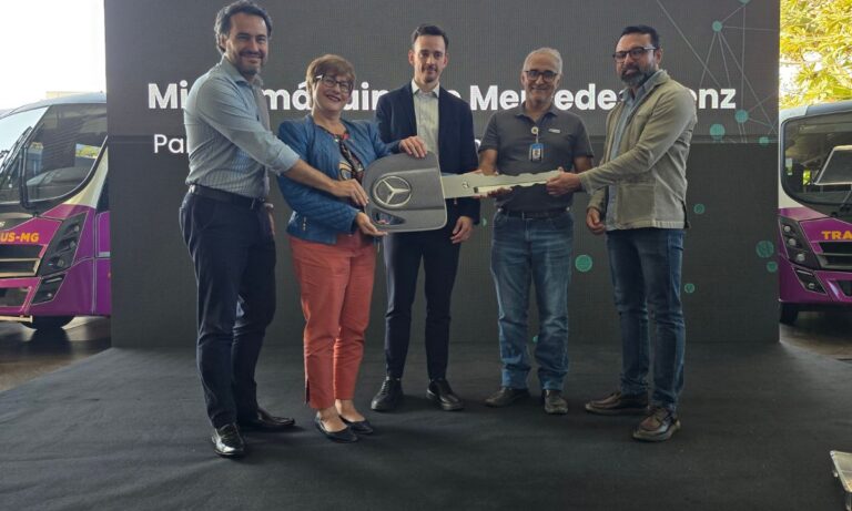 Minasmáquinas entrega micro-ônibus