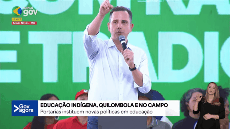 Rodrigo Pacheco em evento em Minas Novas