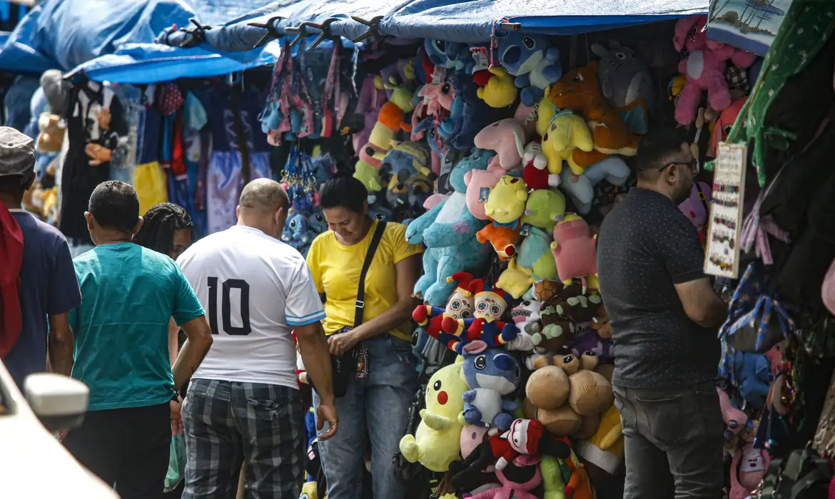 As projeções da Fiemg para 2025 indicam crescimento de 1,6% no volume de vendas do varejo restrito em Minas e de 1,7% no Brasil. Foto: Agência Brasil