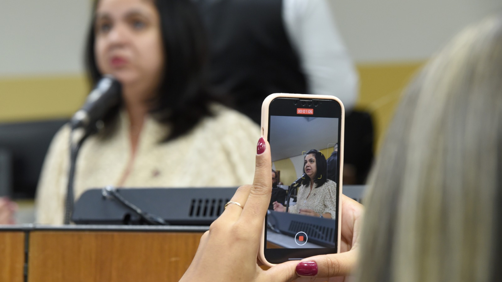 Projeto que impõe filtros digitais contra conteúdos impróprios para crianças avança na Assembleia de Minas