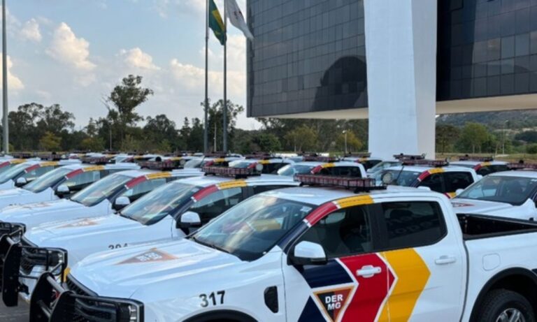 Viaturas do DER de Minas