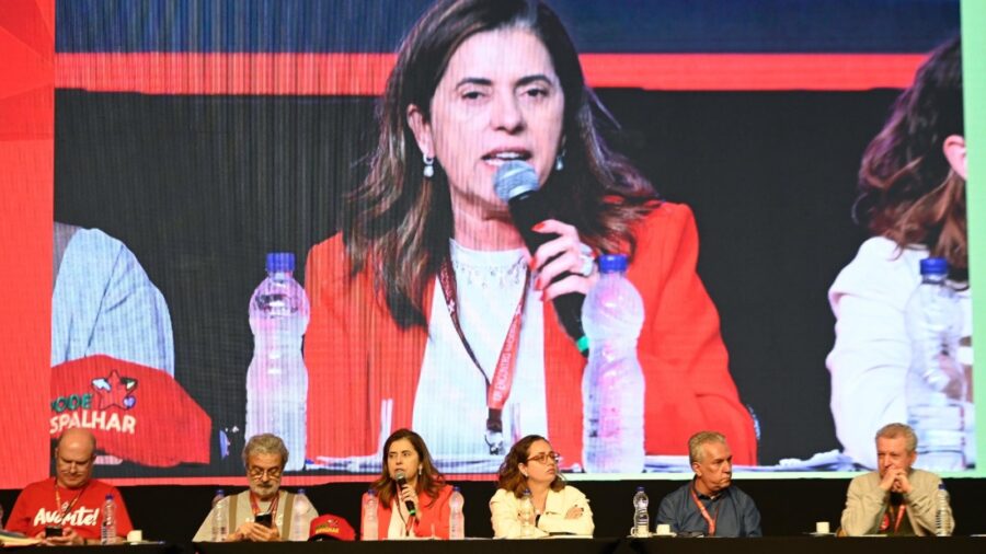 A equação que manteve Gleide Andrade com a chave do caixa do PT