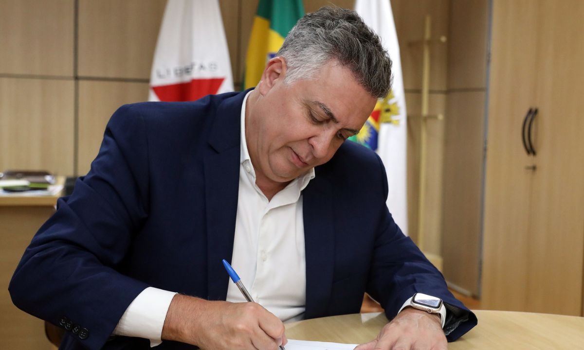 O prefeito Álvaro Damião.