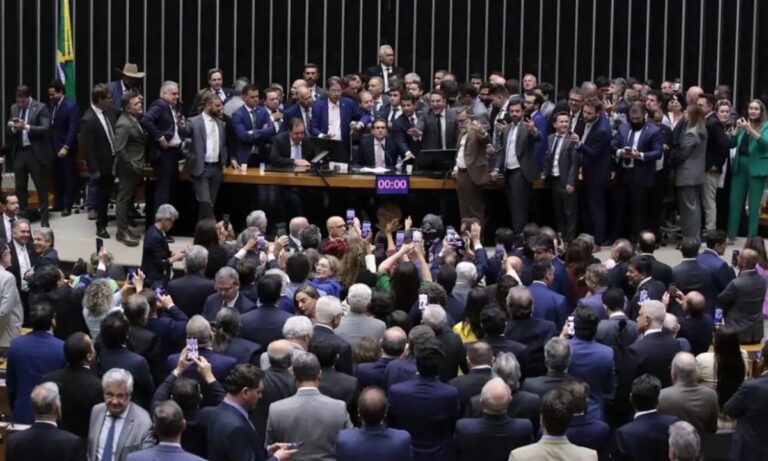 Deputados no plenário da Câmara