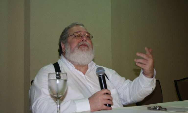 O sanitarista Gonzalo Vecina