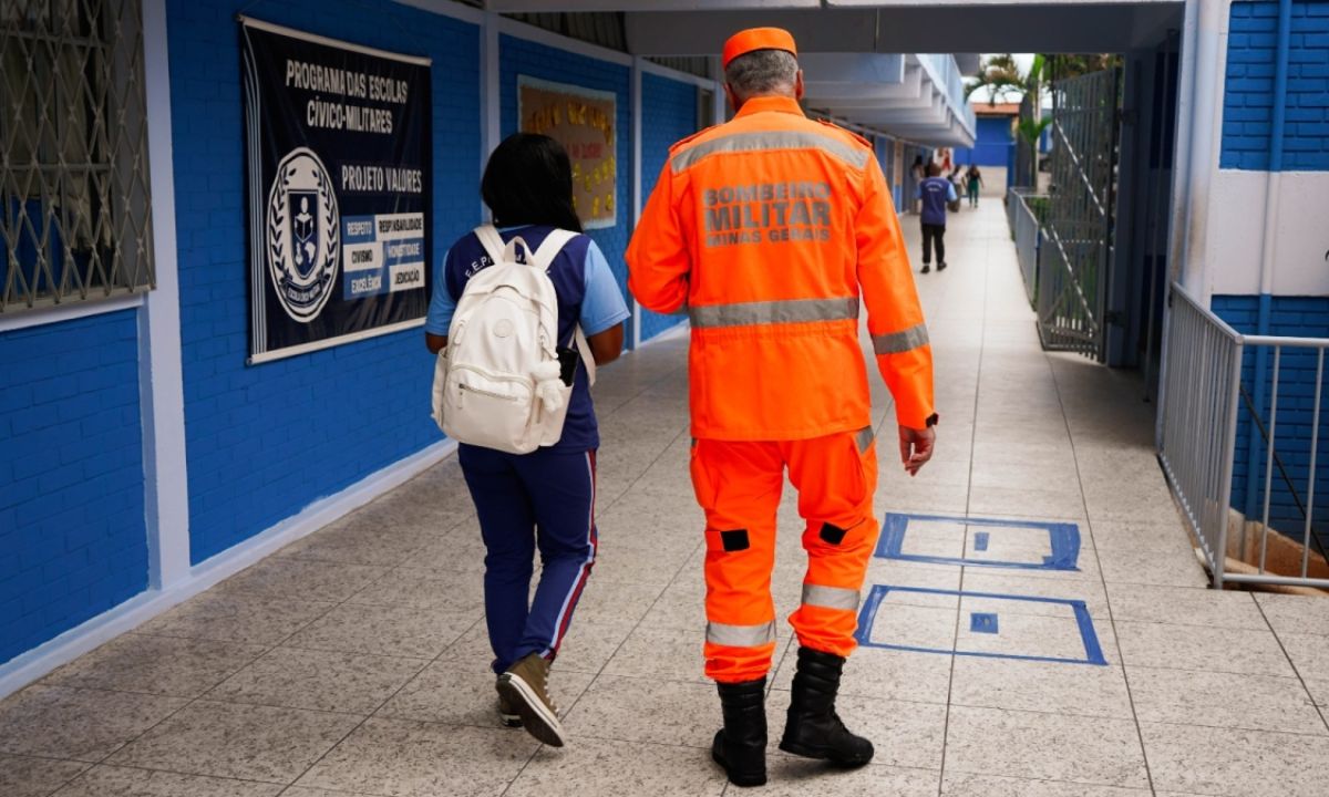 Escola cívico-militar em Minas