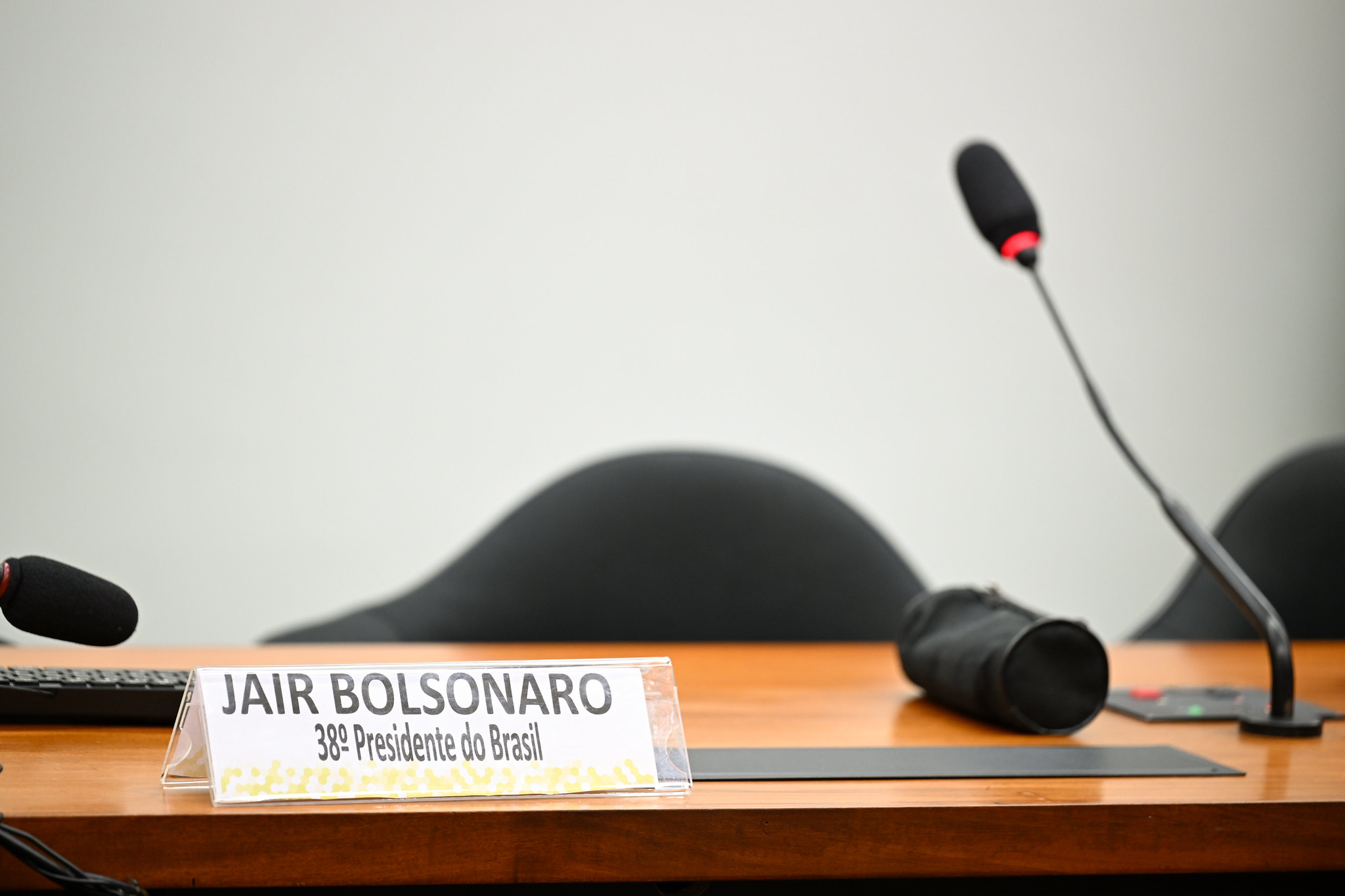 Sem Bolsonaro, quem comanda? Prisão assombra aliados e abre disputa interna