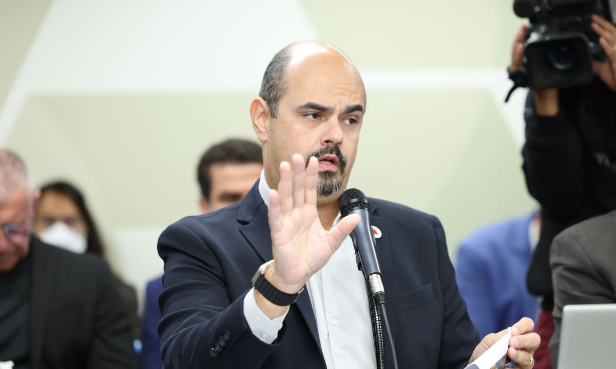 O vice-governador Mateus Simões