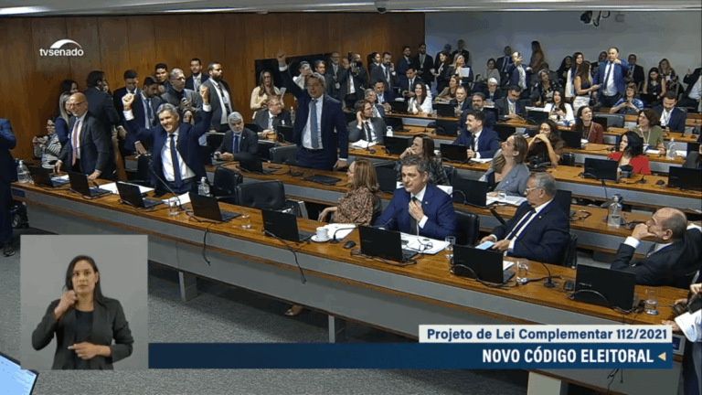 Aprovação do voto impresso na CCJ