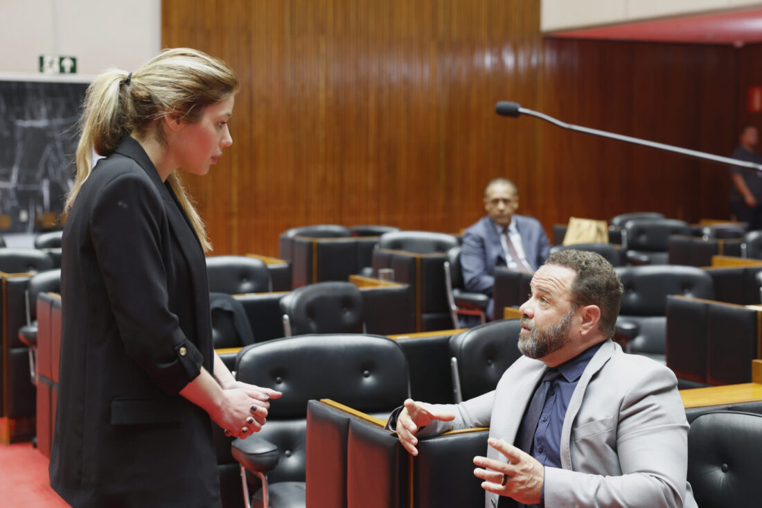 Justiça rejeita queixa-crime de deputado da ALMG contra colega por ter sido chamado de ‘lelé da cuca’ em plenário
