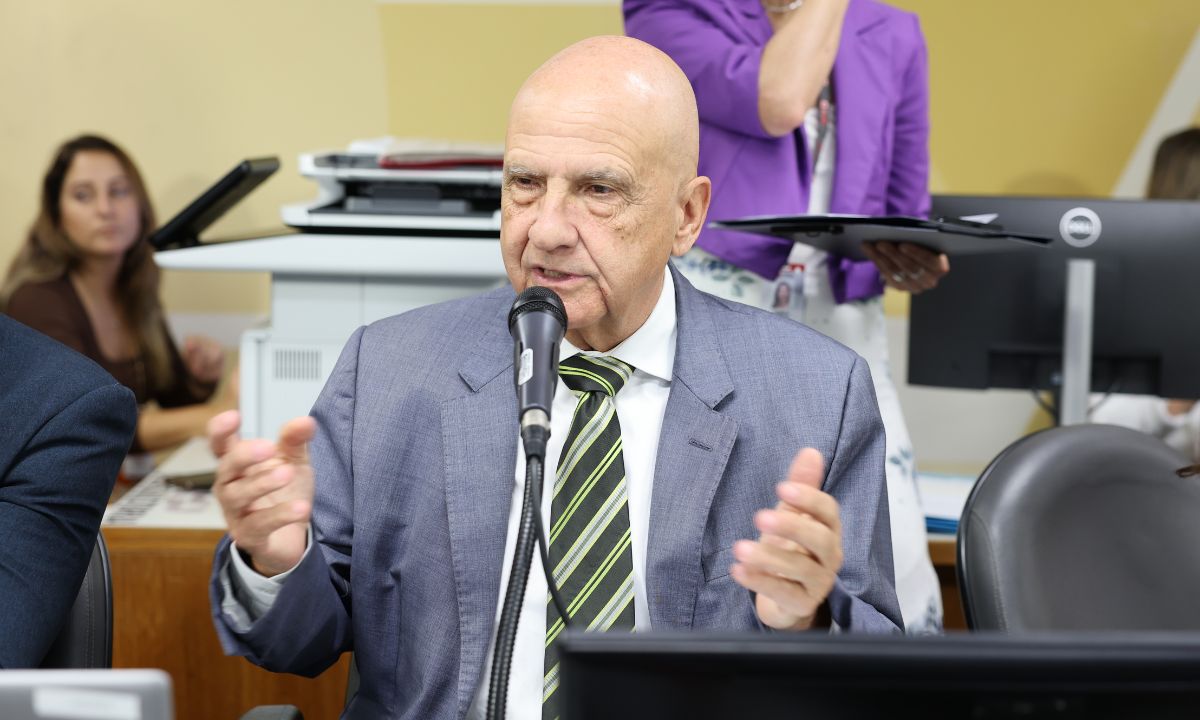 O deputado estadual Arlen Santiago