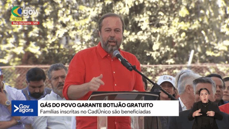 Alexandre Silveira no Aglomerado da Serra