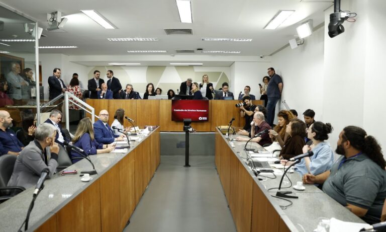 Foto mostra plenário da Assembleia