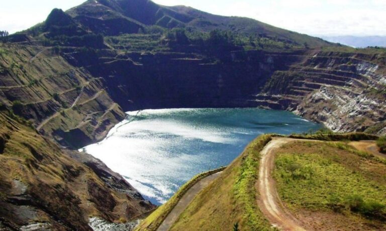 A cava da Mina de Águas Claras