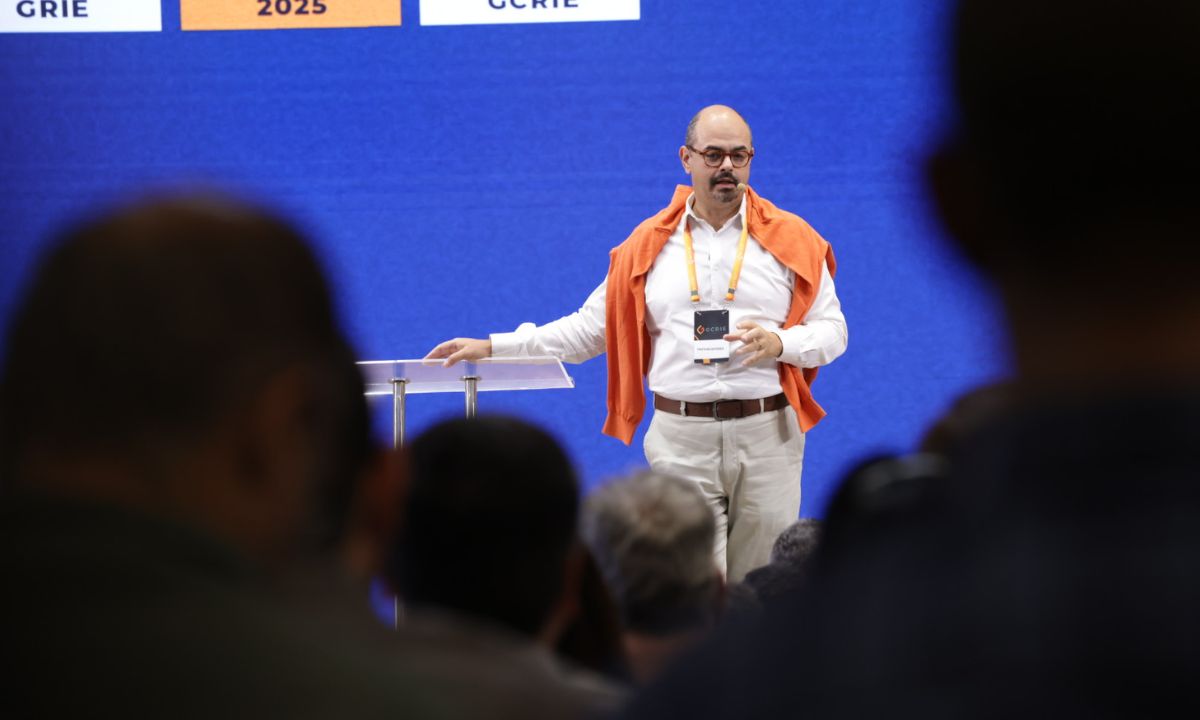 O vice-governador Mateus Simões