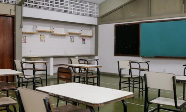 Foto mostra sala de aula