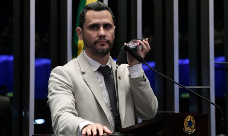 O senador Cleitinho Azevedo