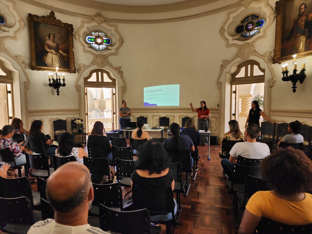 A resposta do governo federal sobre pedido de MG por teste federal para alunos, o Saeb
