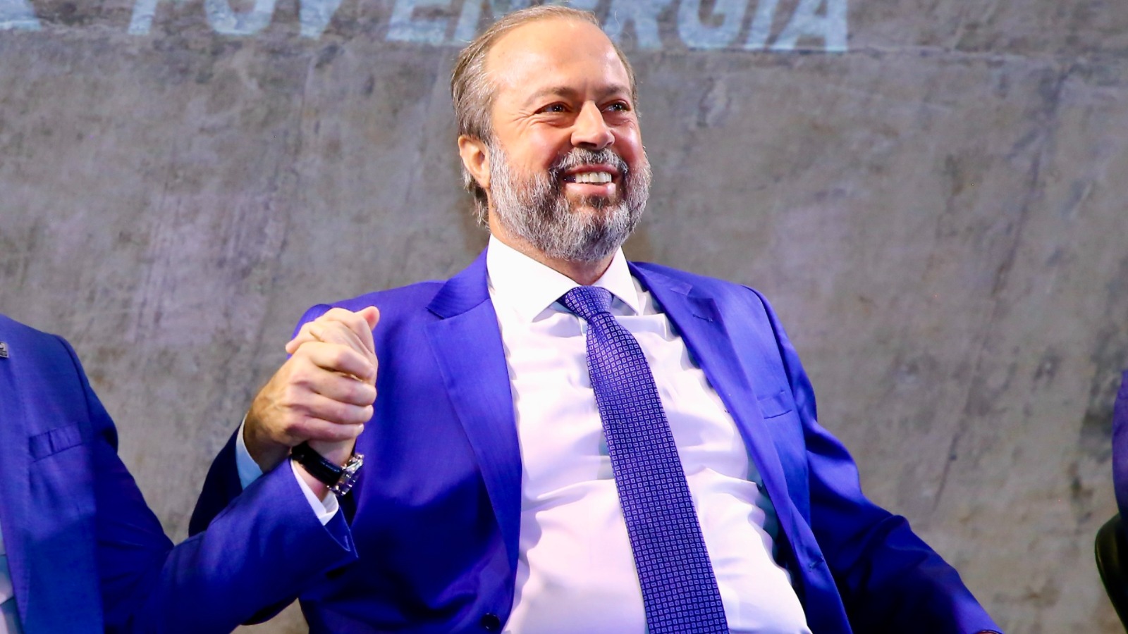 Alexandre Silveira contrata profissional para cuidar da imagem já de olho em 2026