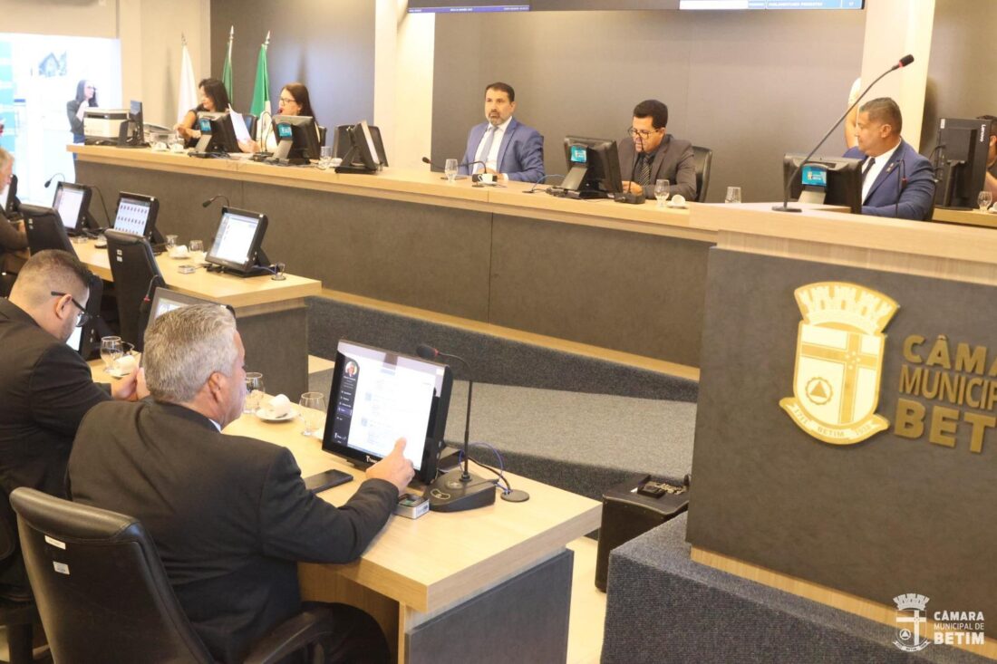 Vereadores de Betim criam diária de R$ 2,4 mil para viagens internacionais